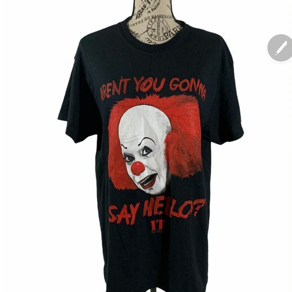 It the movie men's medium black T-shir